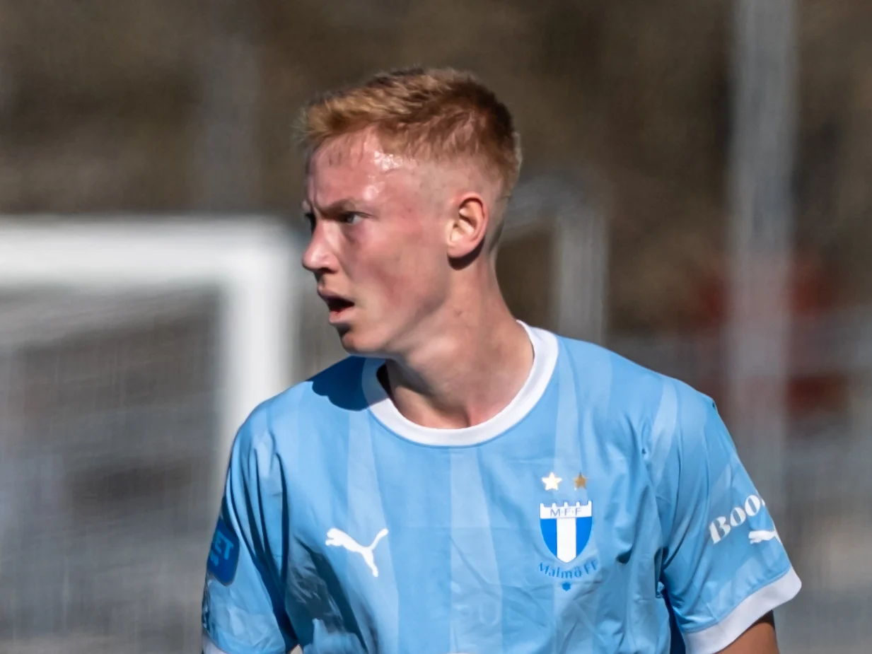Hugo Larsson, svensk mittfältare i Eintracht Frankfurt