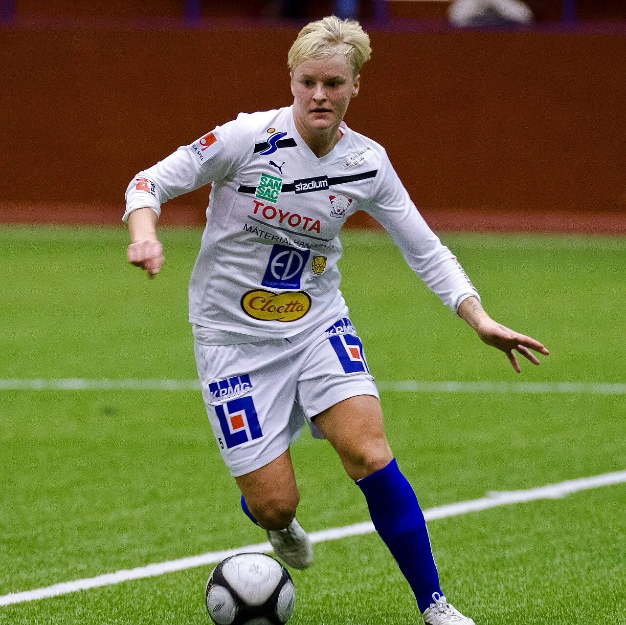 Nilla Fischer i Linköping FC-tröjan under en match